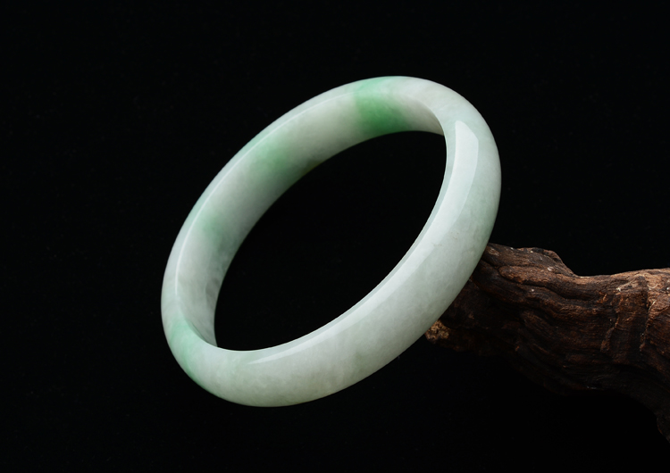 糯冰种飘翠手镯（57.7mm）