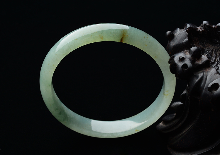 冰种晴水略飘黄翡手镯（60.5mm）