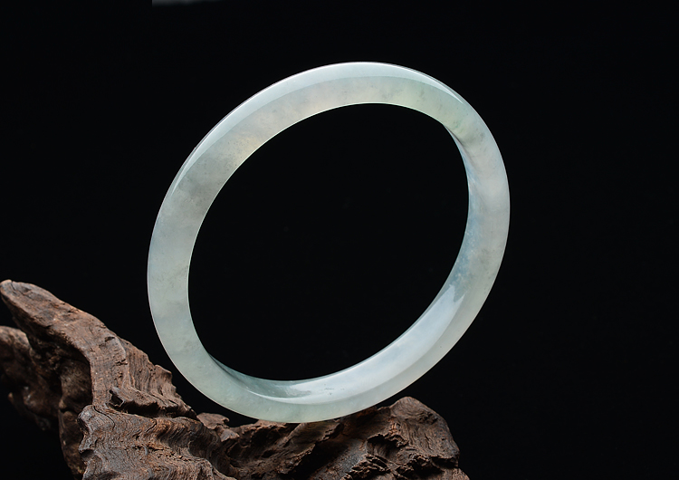 冰种晴水略飘花手镯（62.9mm）