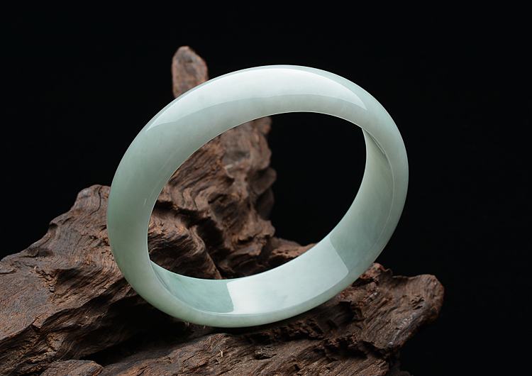 (超值推荐)糯冰种晴水贵妃镯（53mm-47mm）