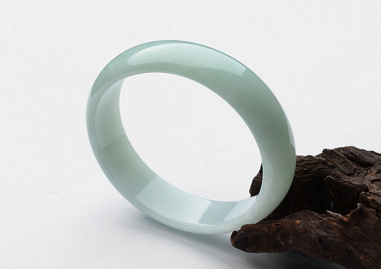 (超值推荐)糯冰种晴水贵妃镯（53mm-47mm）