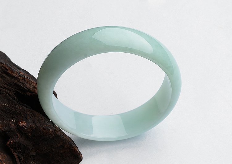 (超值推荐)糯冰种晴水贵妃镯（53mm-47mm）