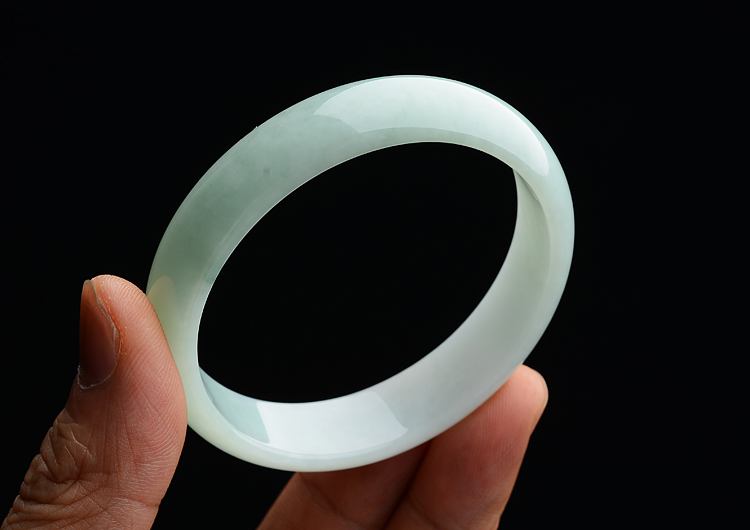 (超值推荐)糯冰种晴水贵妃镯（53mm-47mm）
