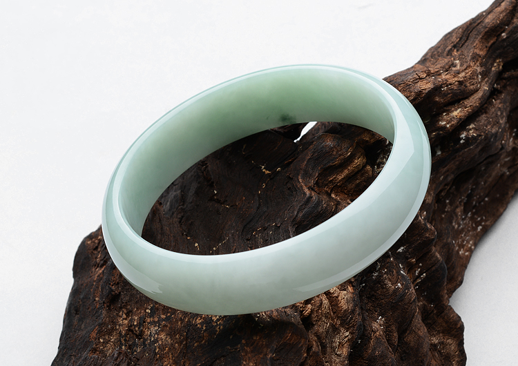(超值推荐)糯冰种晴水贵妃镯（53mm-47mm）