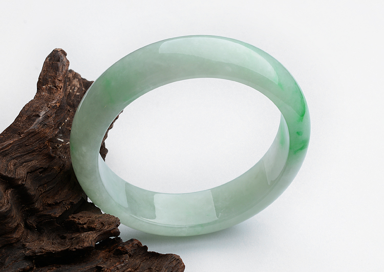 (超值推荐)糯冰种晴水飘翠手镯（56.8mm）