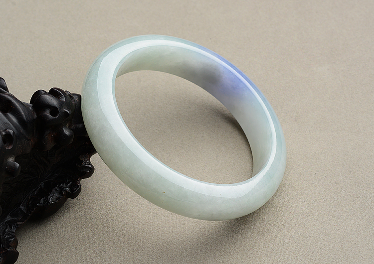 (超值推荐)糯冰种晴水带紫罗兰手镯（58.2mm）