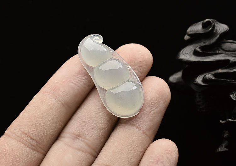 (成本清仓)冰种淡晴水四季豆挂件