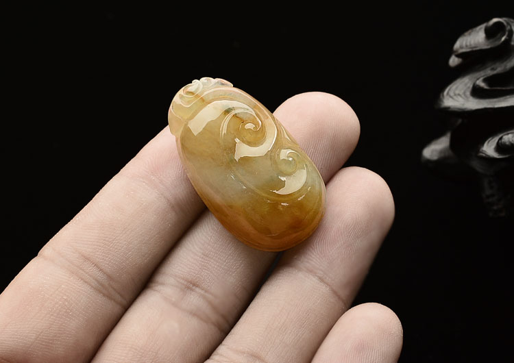 (成本清仓)糯冰种褐黄翡如意挂件