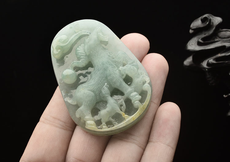 (超值推荐)糯冰种晴水略带黄翡三阳开泰挂件