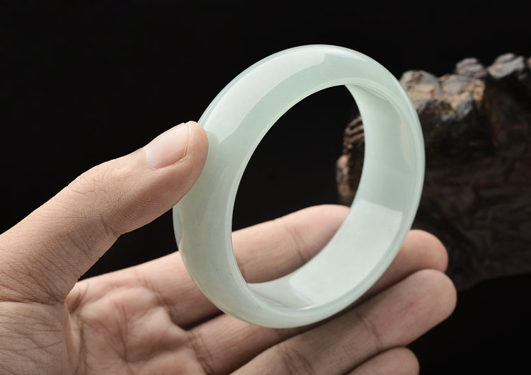 糯冰种晴水手镯(60.2mm)