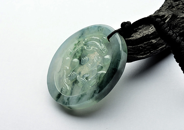 冰种飘花龙牌挂件