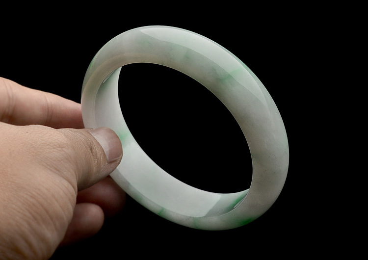 糯冰种飘翠手镯(58.5mm)