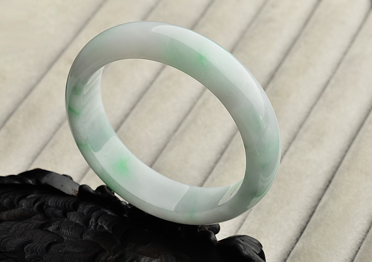 糯冰种飘翠手镯(58.5mm)