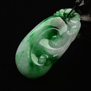 糯冰种飘阳绿如意挂件