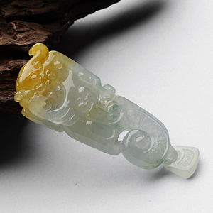 (超值推荐)冰种黄翡飘花鸿运当头挂件