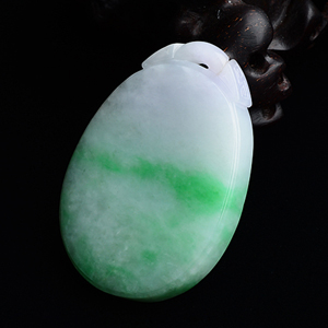 (超值推荐)糯冰种春带彩平安牌挂件