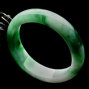 糯冰种飘阳绿手镯(58.5mm)