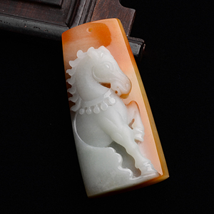 (超值推荐)糯冰种晴水褐黄翡马到成功挂件