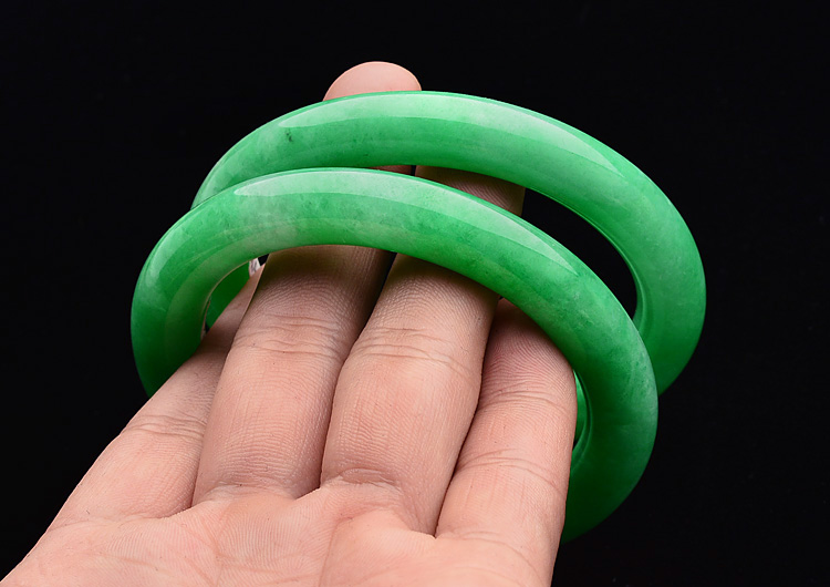 糯冰种阳绿圆条手镯(55.4mm/55.4mm)(一对)