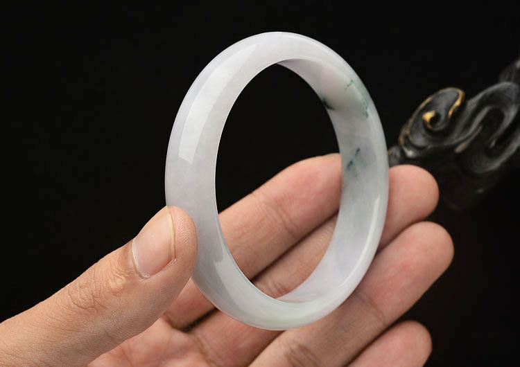 糯冰种淡紫罗兰略飘花手镯(58.6mm)