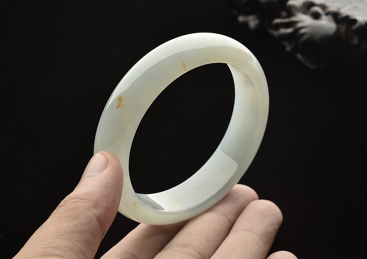 糯冰种晴水略飘黄翡手镯(57.4mm)