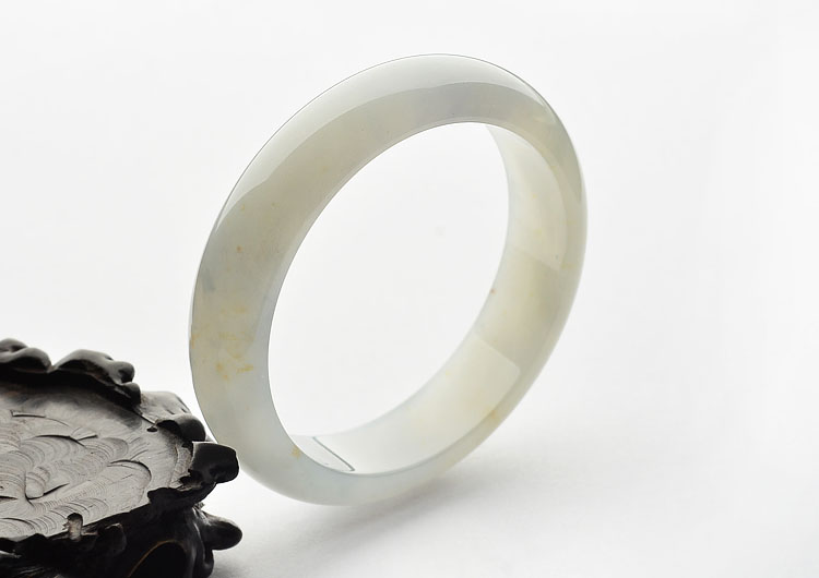 糯冰种晴水略飘黄翡手镯(57.4mm)