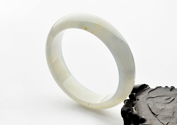 糯冰种晴水略飘黄翡手镯(57.4mm)