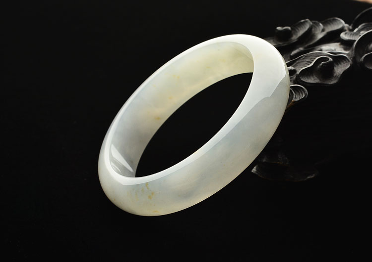 糯冰种晴水略飘黄翡手镯(57.4mm)