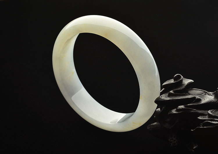 糯冰种晴水略飘黄翡手镯(57.4mm)