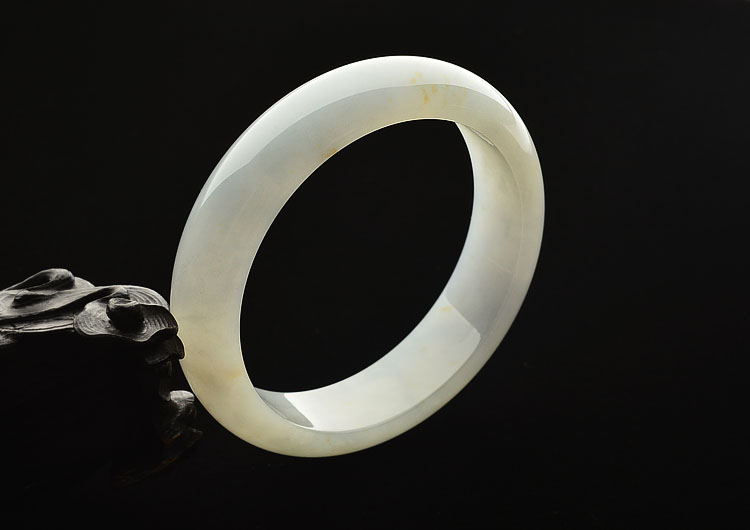 糯冰种晴水略飘黄翡手镯(57.4mm)