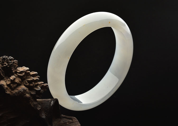 糯冰种晴水略飘黄翡手镯(55.7mm)