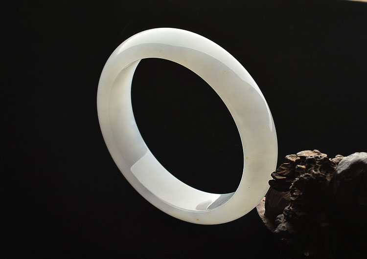 糯冰种晴水略飘黄翡手镯(55.7mm)