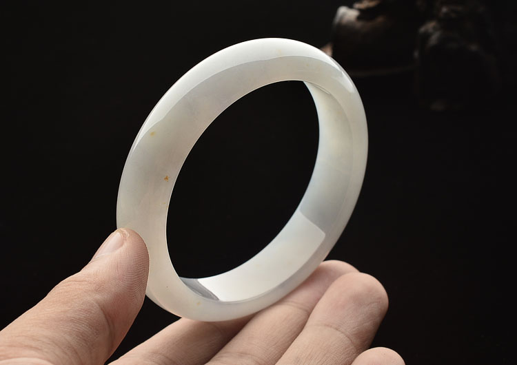 糯冰种晴水略飘黄翡手镯(55.7mm)