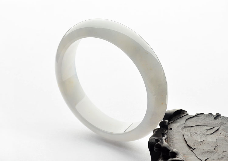 糯冰种晴水略飘黄翡手镯(55.7mm)