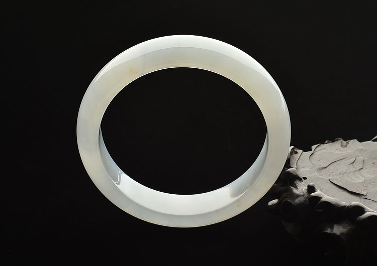 糯冰种晴水略飘黄翡手镯(55.6mm)