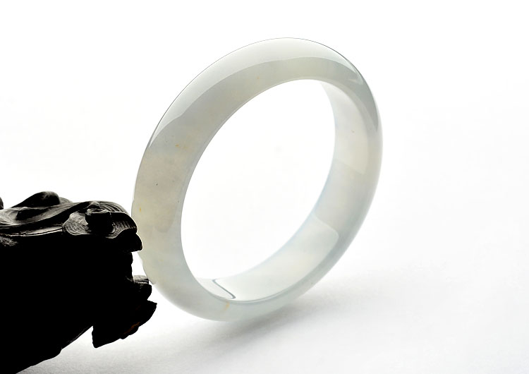 糯冰种晴水略飘黄翡手镯(55.6mm)