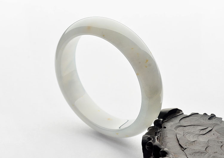 糯冰种晴水略飘黄翡手镯(55.6mm)