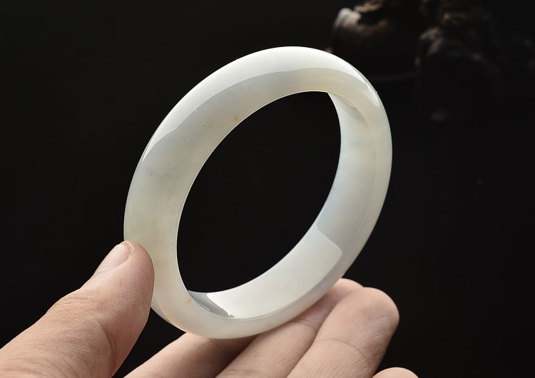 糯冰种晴水略飘黄翡手镯(55.6mm)