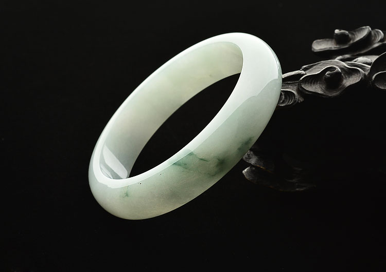 （一口价扫货）糯冰种晴水略飘花手镯(57mm)