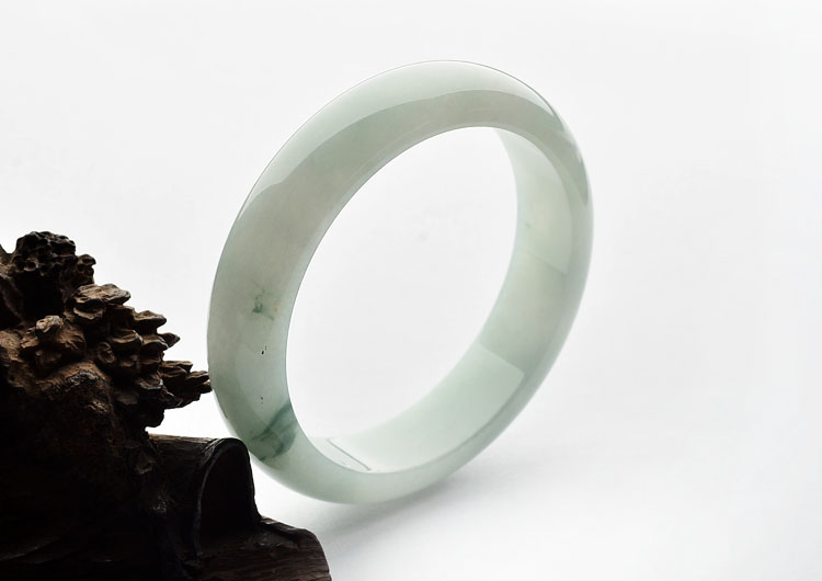（一口价扫货）糯冰种晴水略飘花手镯(57mm)