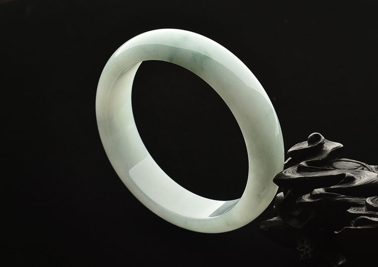 （一口价扫货）糯冰种晴水略飘花手镯(57mm)