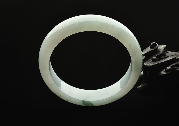 （一口价扫货）糯冰种晴水略飘花手镯(57mm)