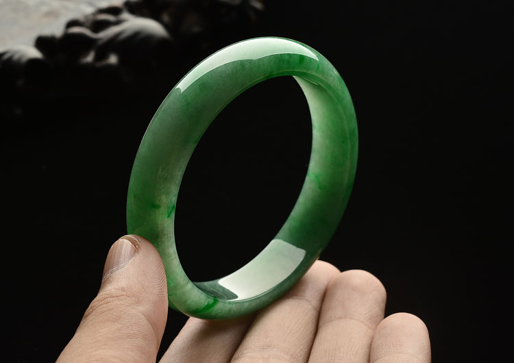 糯冰种翠色手镯(55.4mm)