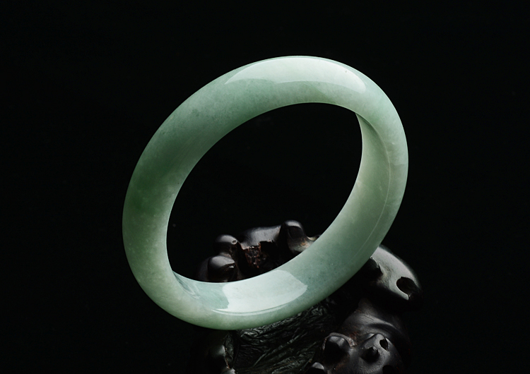 糯冰种淡豆色手镯（57.2mm）