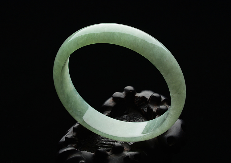 糯冰种淡豆色手镯（60.8mm）
