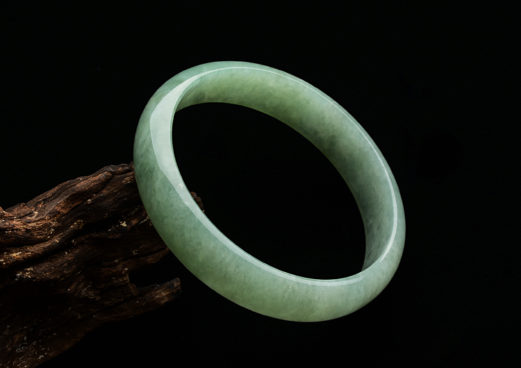 糯冰种淡豆色手镯（60.8mm）