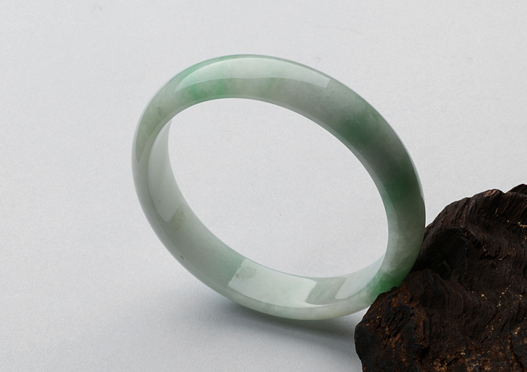 (超值推荐)糯冰种飘翠手镯（57.6mm）