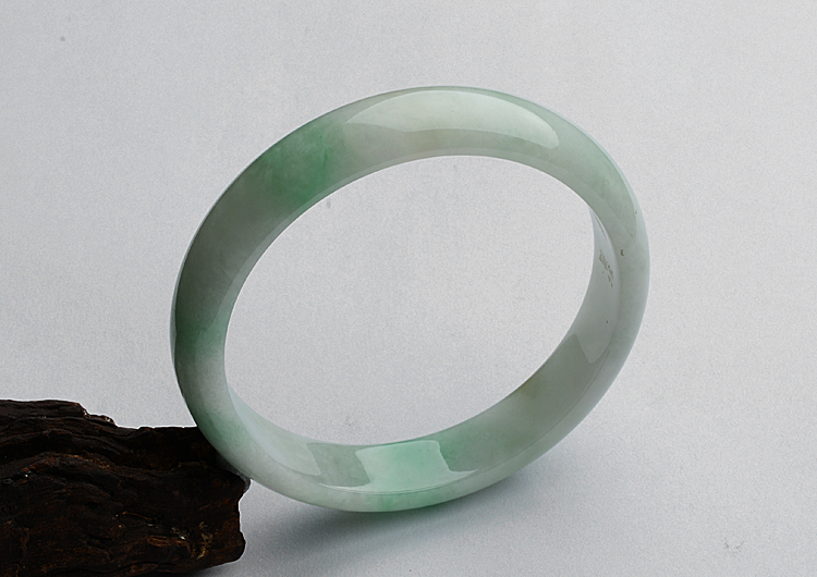 (超值推荐)糯冰种飘翠手镯（57.6mm）