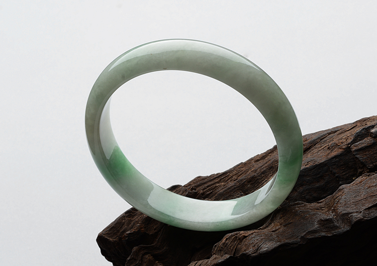 (超值推荐)糯冰种飘翠手镯（57.6mm）