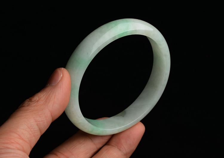 (超值推荐)糯冰种飘翠手镯（57.6mm）